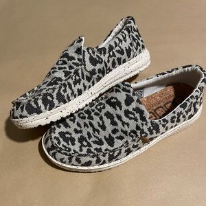 Hey Dude, size 6, grey with black cheetah print